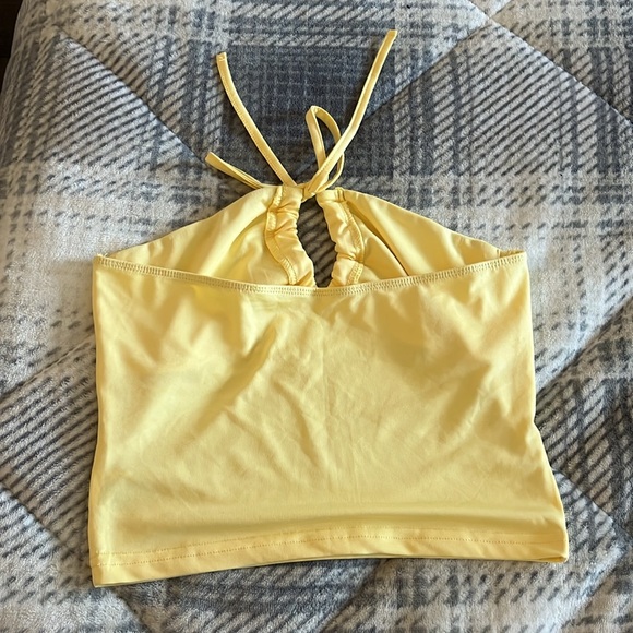 crop top - Picture 2 of 4